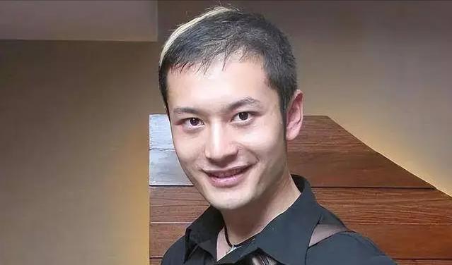 周杰伦 白敬亭、周杰伦头顶稀疏，原来男星早就秃了，观众被骗惨了