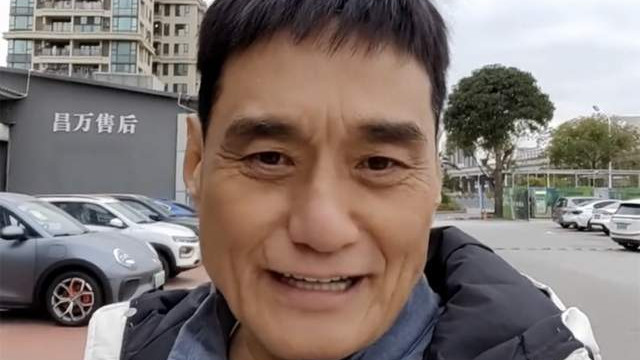 65岁港星王俊棠定居中山三乡镇！花15万买国产车，普通话被称赞