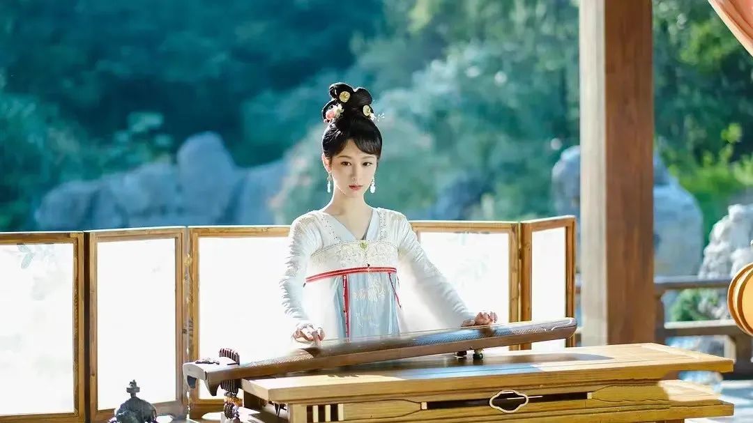 “四男一女”不多，今年就俩，杨紫VS白鹿，差异立现