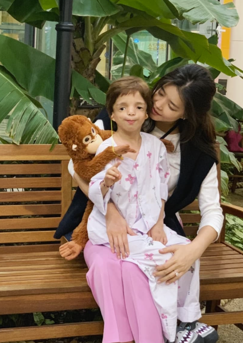 48岁“地表最强小三”,拿下百亿老头却说:我对钱没兴趣