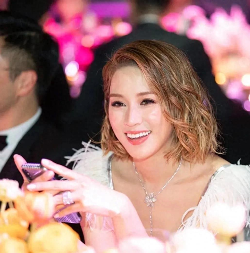 曝徐子淇为嫁豪门隐忍良多，李家诚交友不敢管，李兆基力挺婚姻才稳