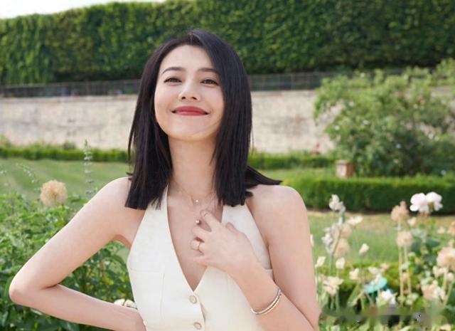 果然，这才是最适合中年女人的发型：锁骨发！谁见都夸年轻显气质