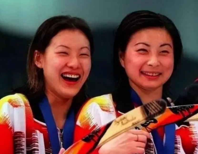 伏明霞郭晶晶作为冠军师姐妹，同嫁香港却不来往，背后有何隐情？