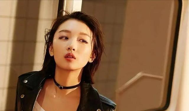 私生活靡乱,不拉窗帘与男友玩“拔萝卜”被拍,周冬雨暴露了本性