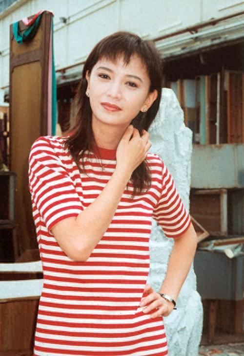 57岁曾华倩上传和梁朝伟亲密合照，儿子生父身份破晓！