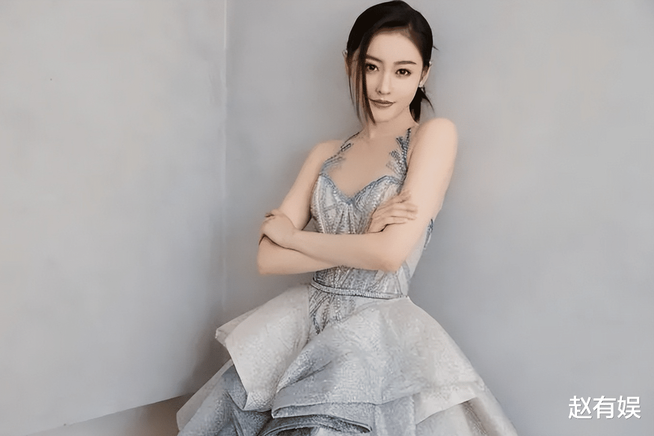 |“A4腰”、“筷子腿”、“排骨胸”,娱乐圈病态审美,该停停了!