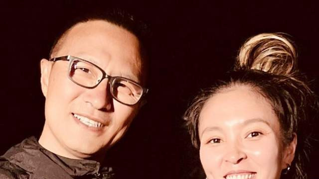 丧夫2个多月，毕夏高调庆32岁生日，和汪峰大笑比V引争议！