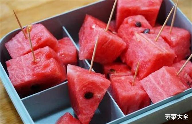 西瓜属于低糖还是高糖？减肥期间能吃西瓜吗？