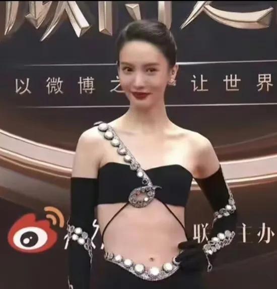 金晨|微博红毯翻车!金晨被嘲像舞女,于文文被嘲像司仪,黄奕造型怪异