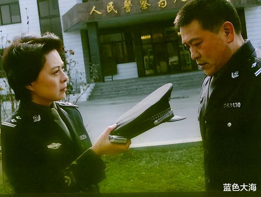 颜丙燕|没女警气质别硬演警花，这6位女演员把女警演活了