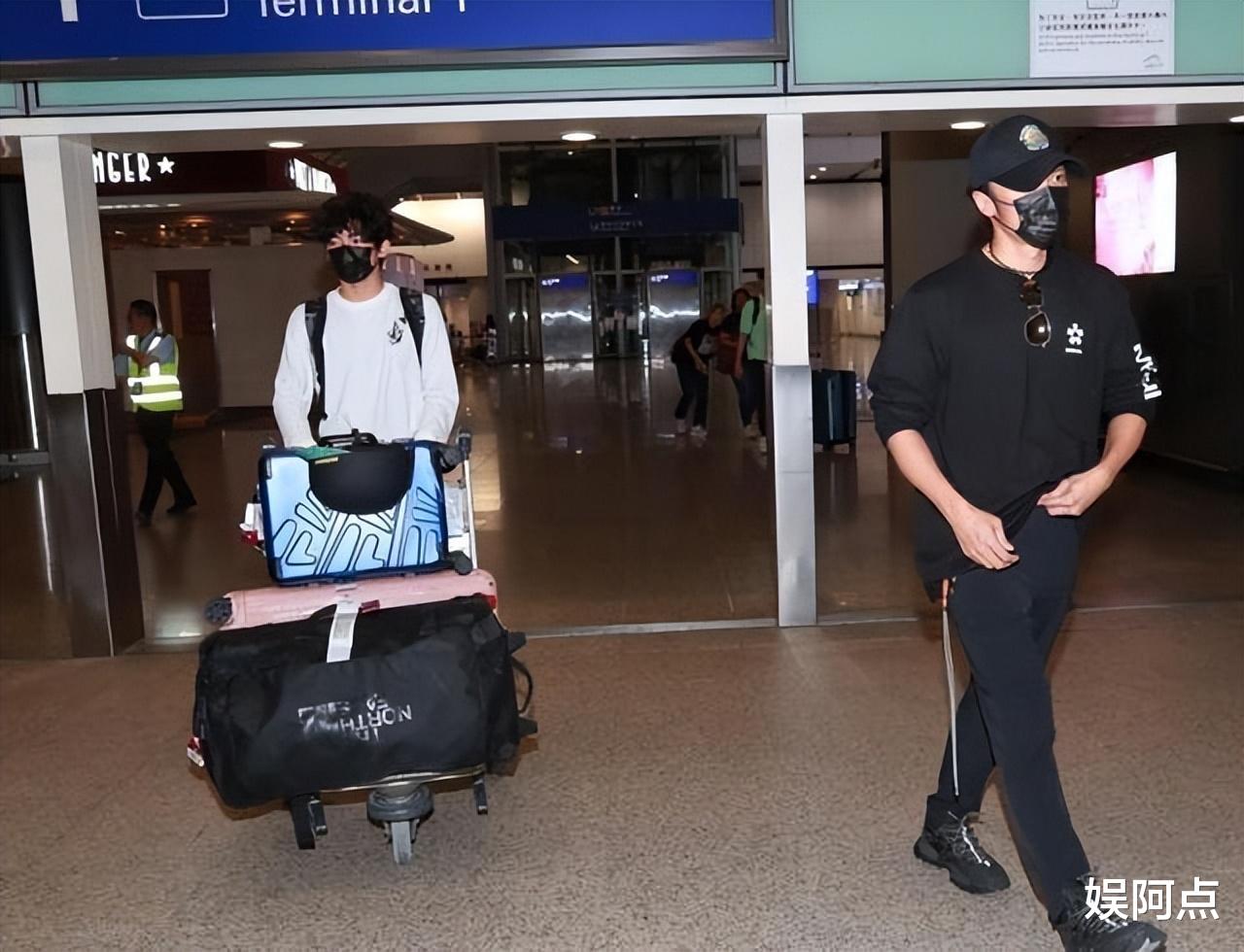 谢霆锋携长子返回香港，16岁Lucas乖巧冷酷！临走时大秀父子情