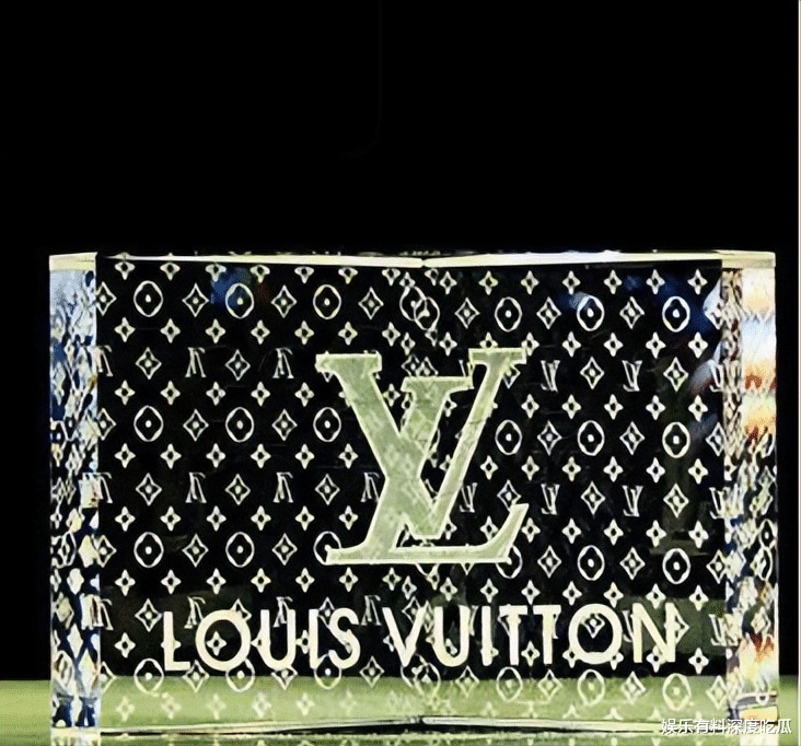 曝Lisa和LV集团的三公子官宣了!绝对是豪门媳妇,衣食无忧