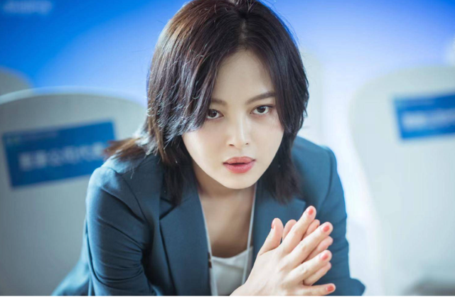 黄景瑜|黄景瑜《孤战》来袭,谍战剧中不需要帅气,只有一个人是例外的