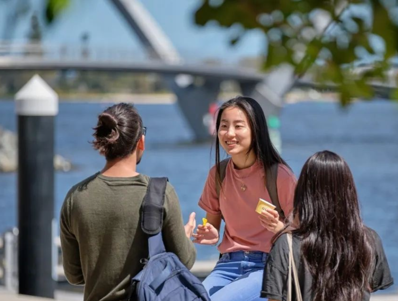 疯狂“bless you”，留学生分享肌肉记忆，简直不要太真实！