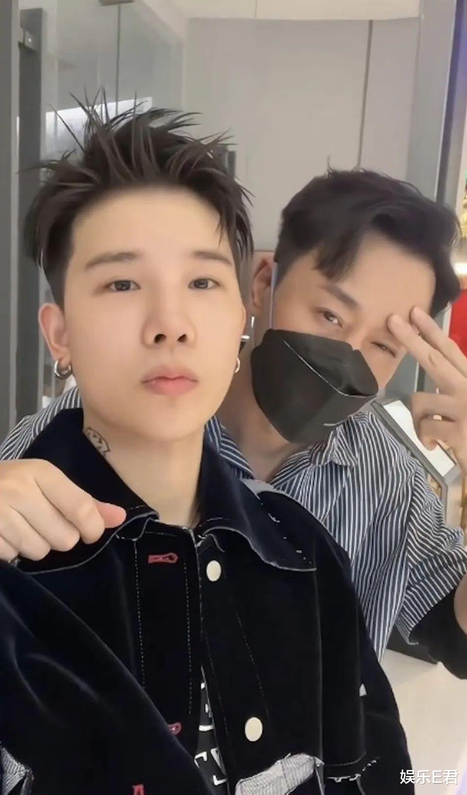 44岁林峯逆龄回春，全靠这位御用发型师，王嘉尔也很喜欢他