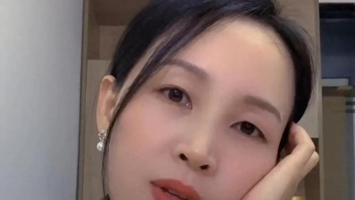 妻子工作稳定，丈夫却劝她换工作，妻子：办公室就我一人，特清闲