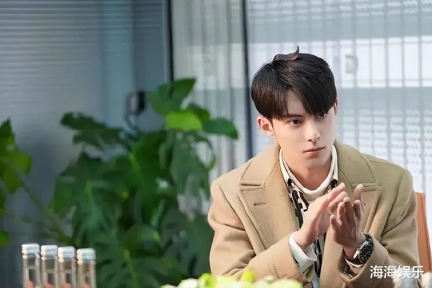 |又一职场剧开播成黑马,轻松搞笑看点十足,狂追10集停不下来