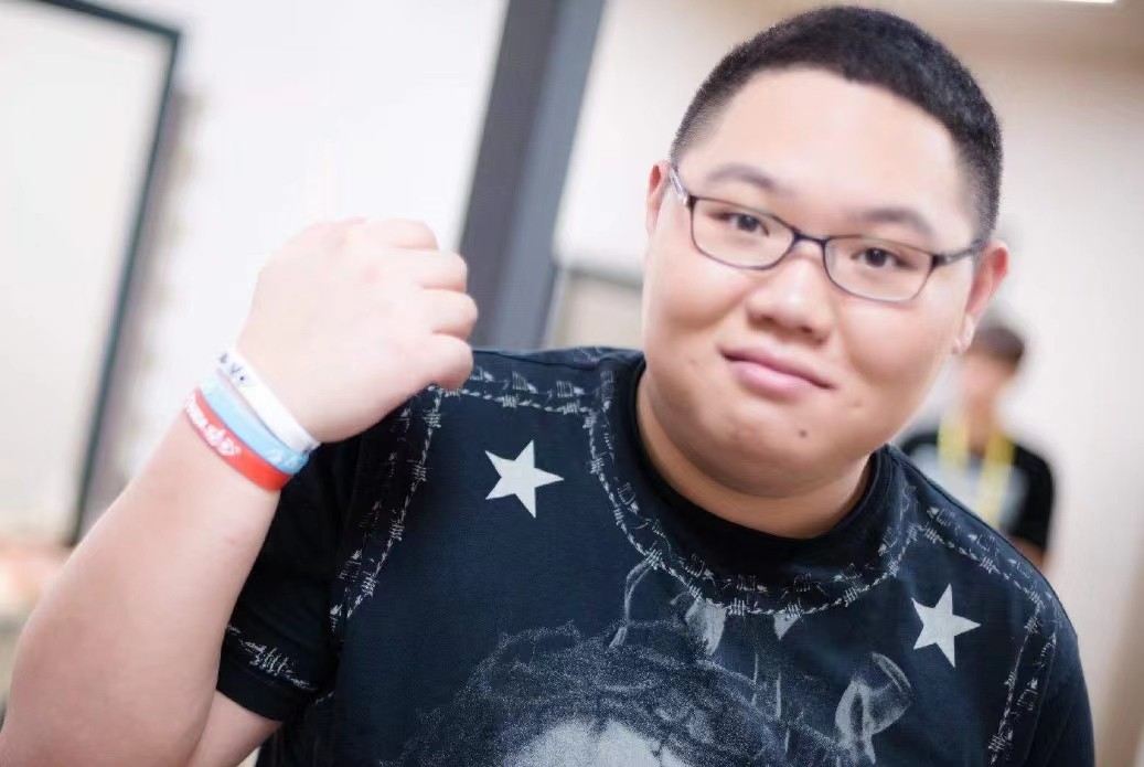 这么多年来一直有不少的造谣者说,因为pdd操控了战队,要知道针对打假