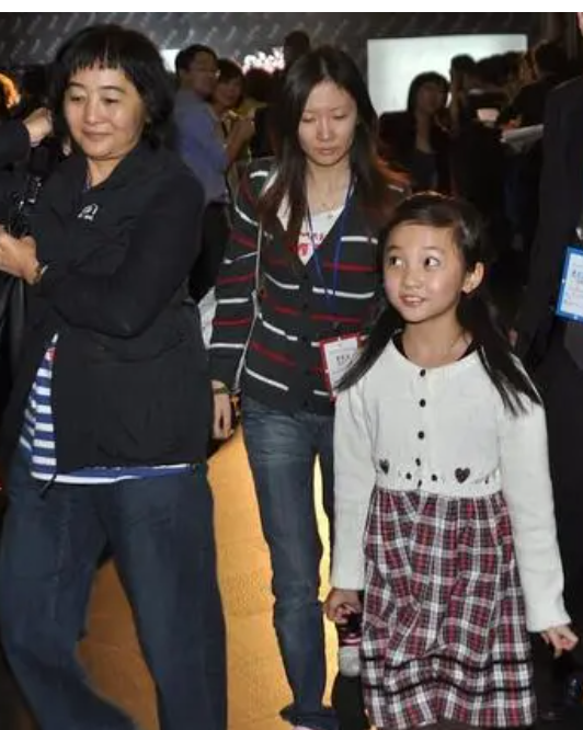 刘德华11岁女儿才艺曝光!能唱会跳懂画画,多才多艺天王自愧不如