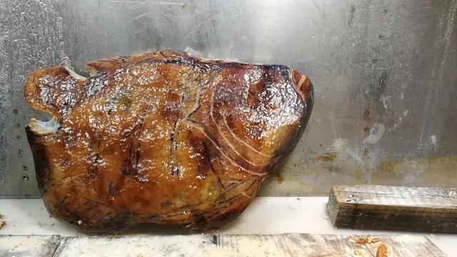 文玩|指尖上的“红烧鱼”，一块翡翠的蜕变之旅