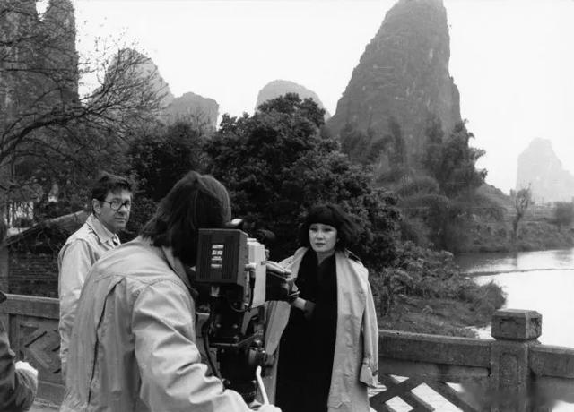 靳羽西|春晚前排坐了20年的她,到底什么来头?