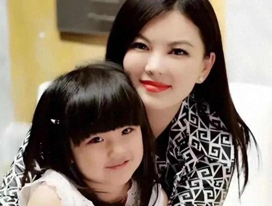 王岳伦求复婚意图很明显,呵护脆弱的李湘,还盛赞前妻会经营婚姻