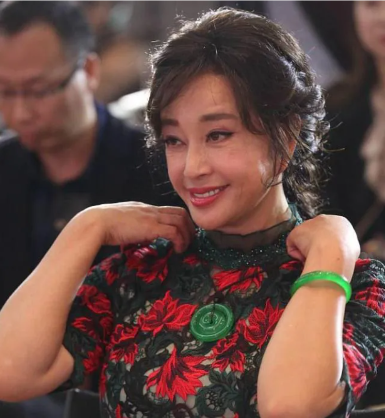 “不老女神”都是假的!离开化妆和P图,真实状态一言难尽