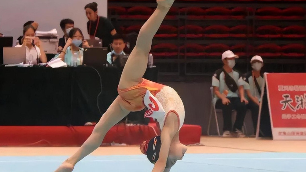 体坛最大败类！卷走44亿背叛祖国，如今买飞机住豪宅日子潇洒