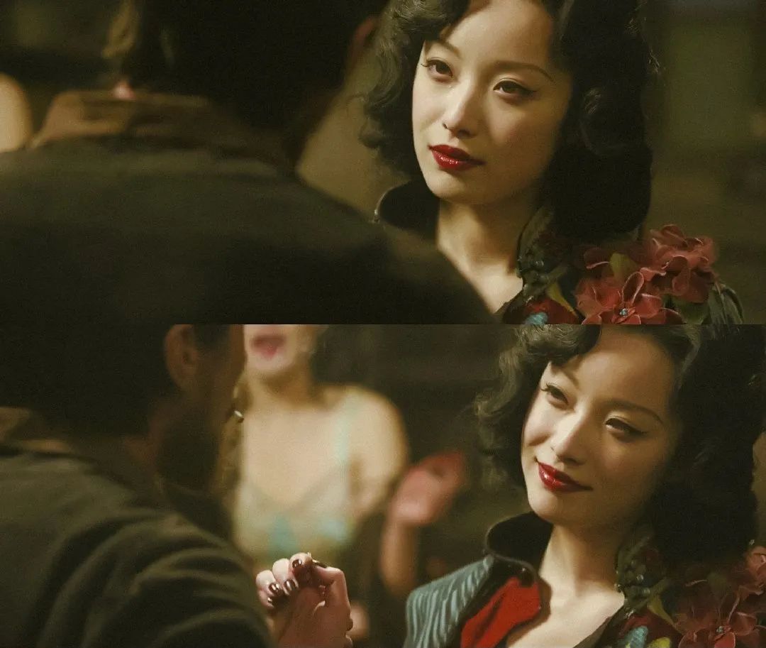 "谋女郎"出身的她,出道就以《金陵十三钗》里风情万种的"玉墨"一角