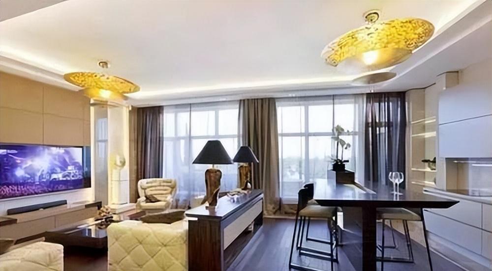 横店20万群演现状：美女泛滥成灾，裸替日入3000，成单身懒汉的天堂！