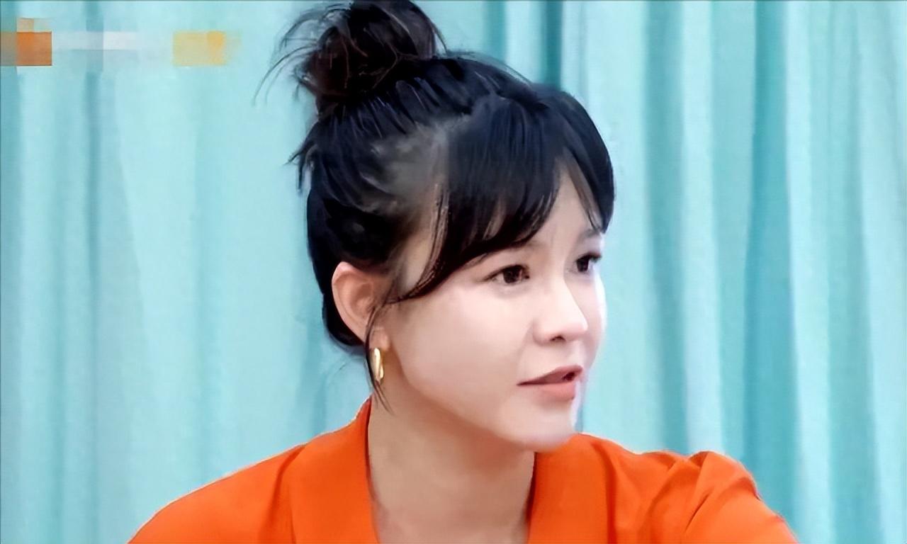 36岁嫁给身边经纪人,40岁怀孕生子,李艾:肥水不流外人田!