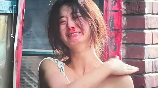 《第二十条》：衣不蔽体的赵丽颖，打脸多少顶流，张艺谋眼光太毒