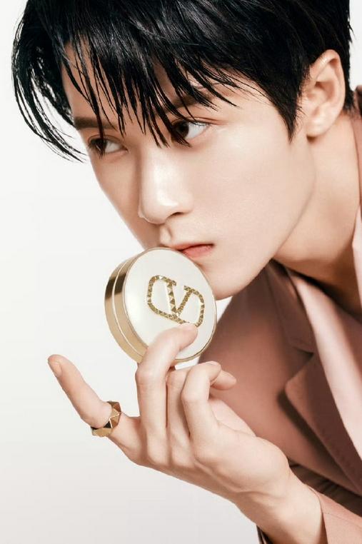 檀健次好清晰的下颚线，真的好帅气呀，真的好喜欢呀