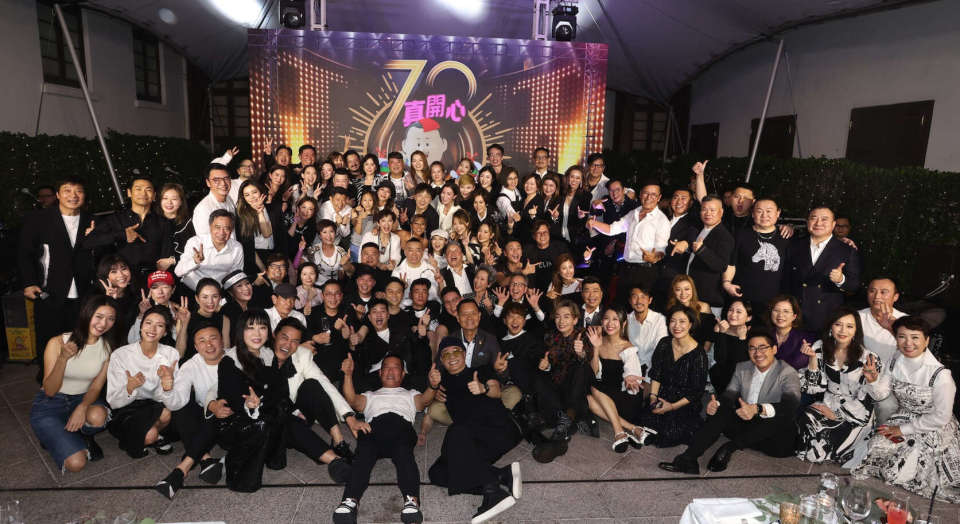 曾志伟|曾志伟70大寿,宴请近100位大咖太隆重,元彪喝嗨直接躺地上拍照!