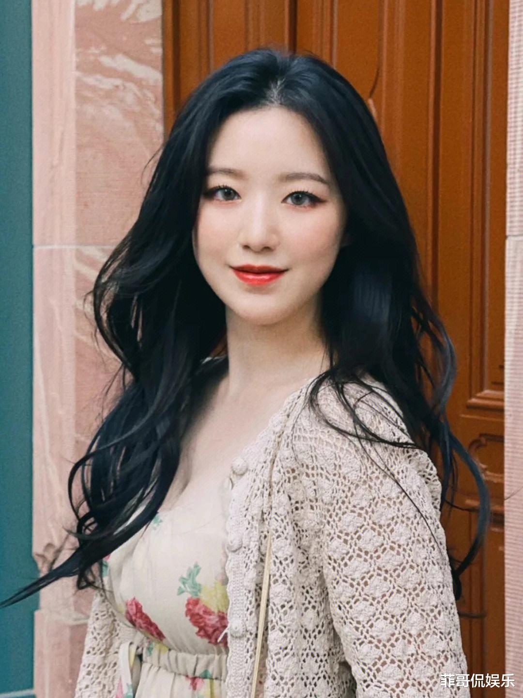 叶舒华回应粉丝“烧给你”，引发争议与批评！