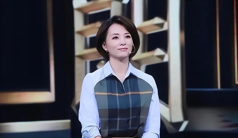 “央视一姐”到“查无此人”，49岁的董卿，终于落到今天这一下场