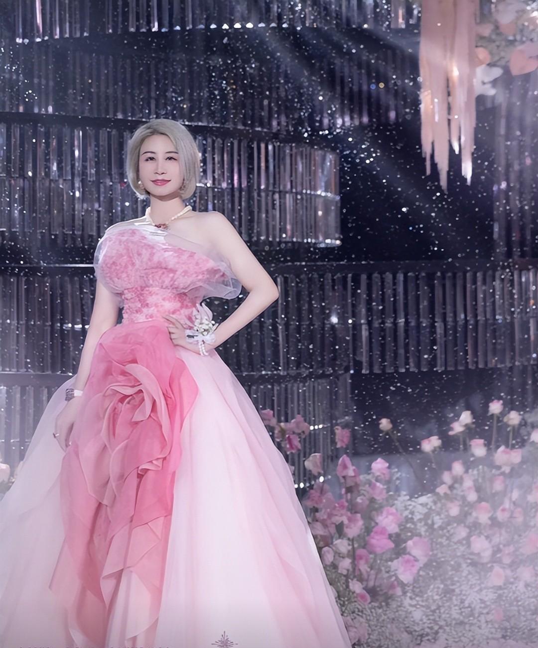 意尔康二公子爱上了小网红,订婚宴红包只发50,家境悬殊被考验6年