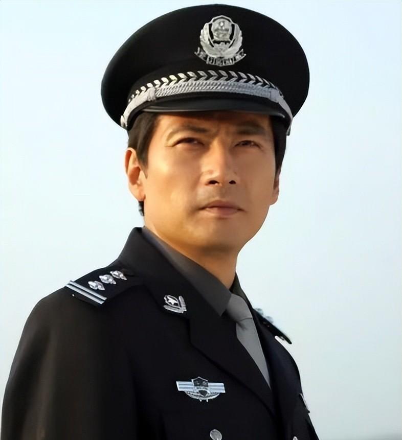 出道36年不温不火，老婆却靠一首歌吃了35年，如今成春晚常客