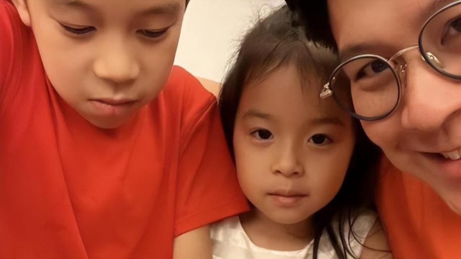 8岁霍中妍：长得比妈妈郭晶晶还有“富贵相”，住1.6亿豪宅