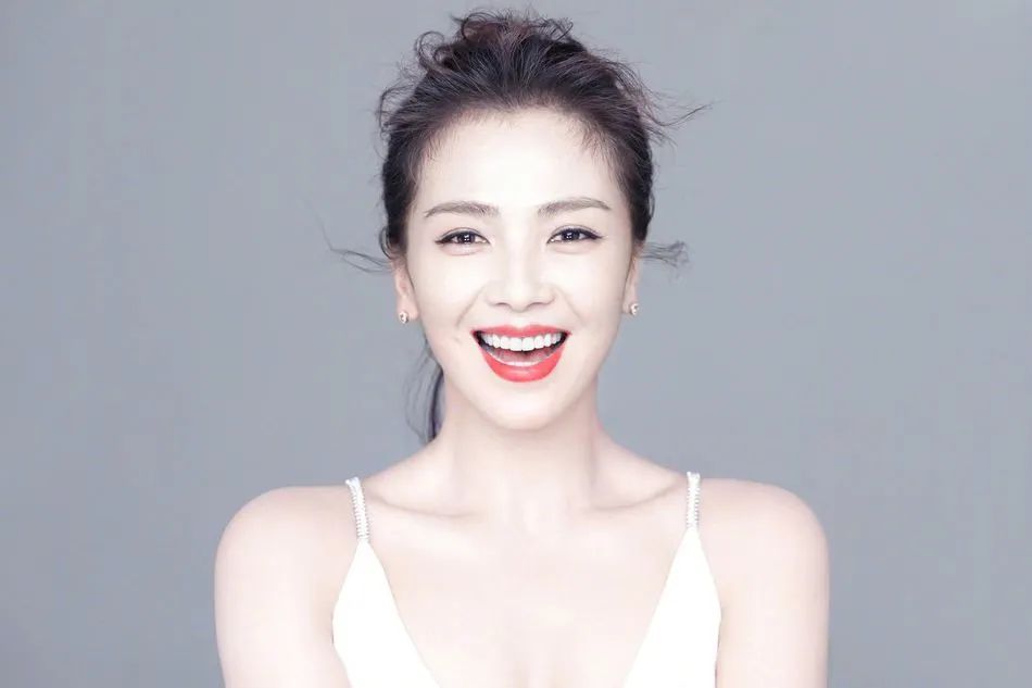 刘涛镶了一口300万的牙,给保姆20元买两条鱼吃,保姆直接懵了