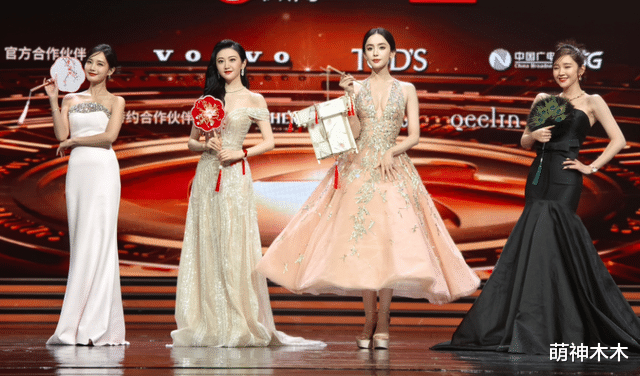 微光盛典太尴尬!何炅主持嘴瓢,颖儿蔡文静撞衫,嘉宾累到打呵欠