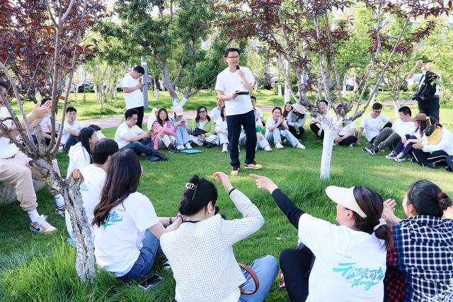 高校|企业与高校探索合作新模式 谈心会搬到草地上