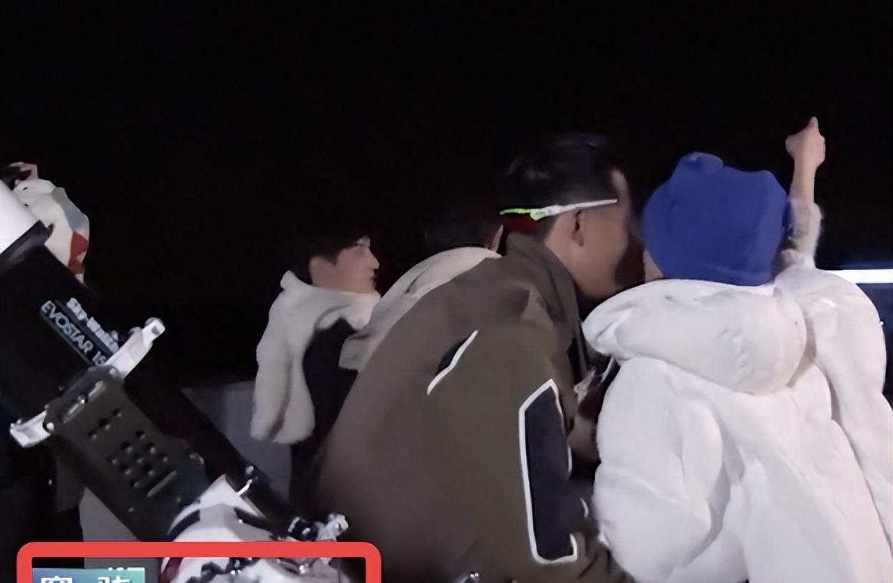 窦骁何超莲现身辟谣婚变，网友恍然大悟：原来如此