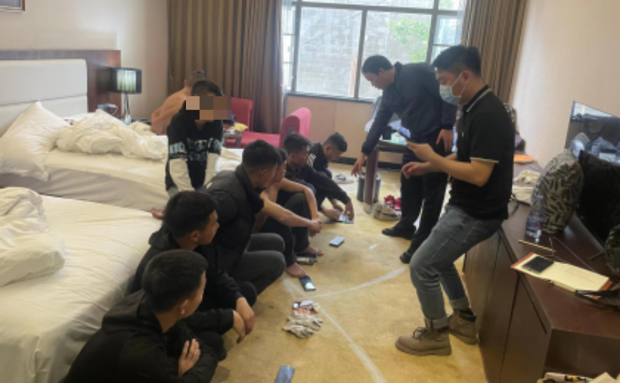 节前“大扫除” 平安添“警”色