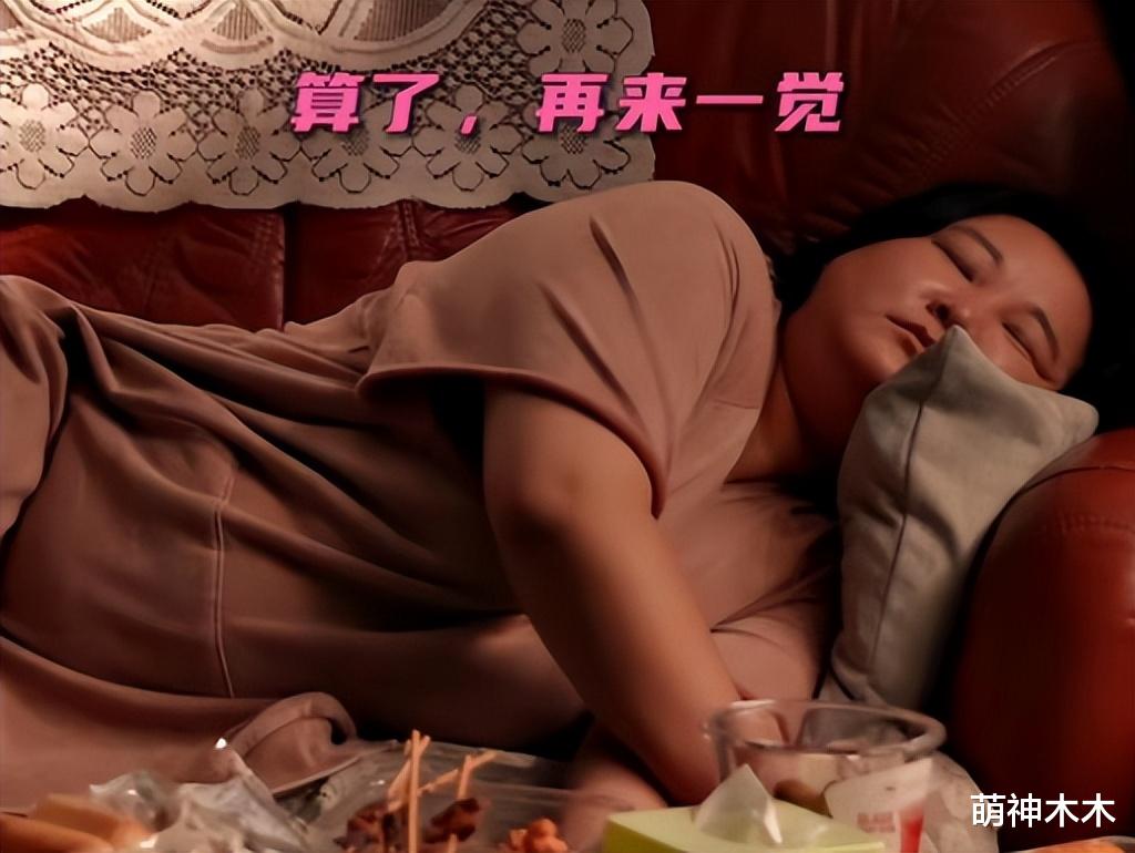 贾玲电影新海报惹争议,大特写五官挤变形,过度贩卖焦虑被吐槽