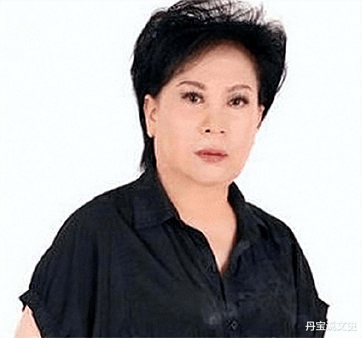 她50岁放弃事业,靠饰演毛主席收入大火,因演得像,让丈夫很烦恼