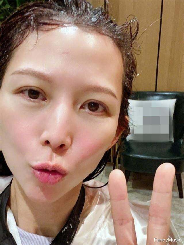 看到林心如和蔡少芬同框，我才明白：女明星也有“中年危机”！