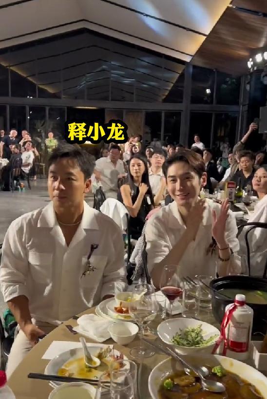 郝劭文|李立群晒郝劭文婚礼视频,现场布置太诡异,女方被质疑身高不到150cm