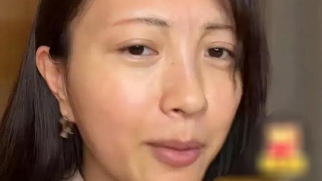 包文婧|包文婧直播带货火了！不开美颜全程素颜出镜，真实皮肤状态引热议