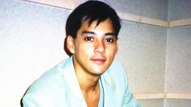 60岁莫少聪罕露面，与港圈明星聚餐稳坐c位，面部浮肿老态尽显